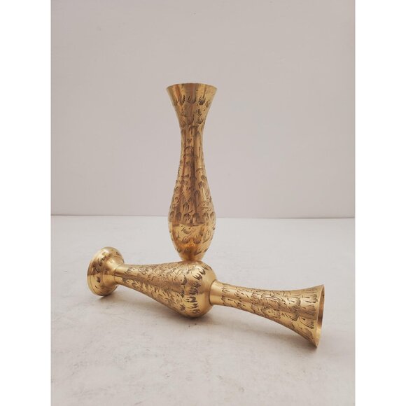 Vintage Etched Flower Pattern Brass Vase - Aged Vintage Patina - Made in India - - Picture 9 of 10